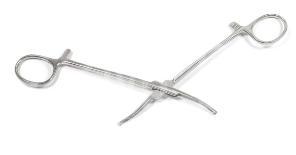 Зажим кровоостанавливающий изогнутый по ребру типа “Москит” зубчатый 154 мм З-62-4 ТП арт.300-18